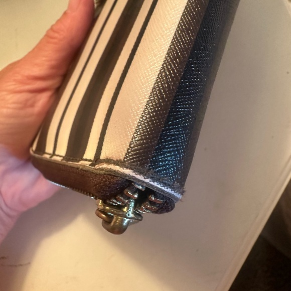 Tory Burch large zip around wallet. - Picture 6 of 12